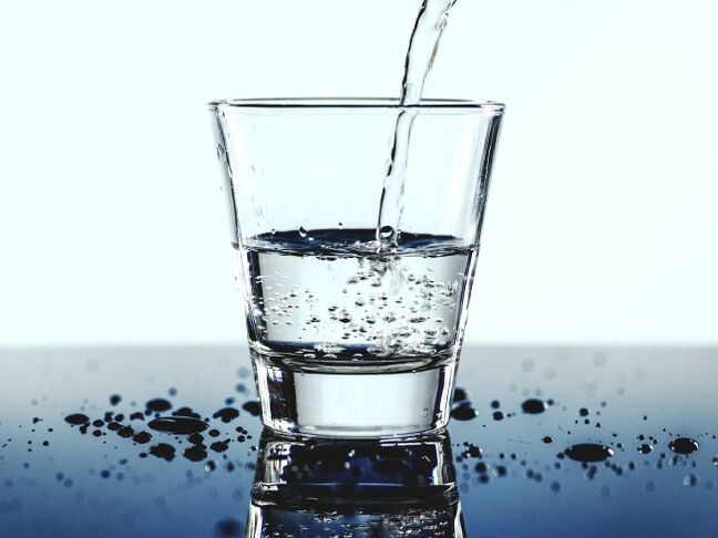 pitna voda skupaj z alkoholom