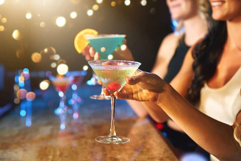 Nekatere alkoholne pijače so primerne za zabavo, ne pa tudi za intimna srečanja. 