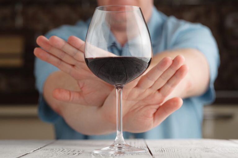 zavrnitev kozarca vina