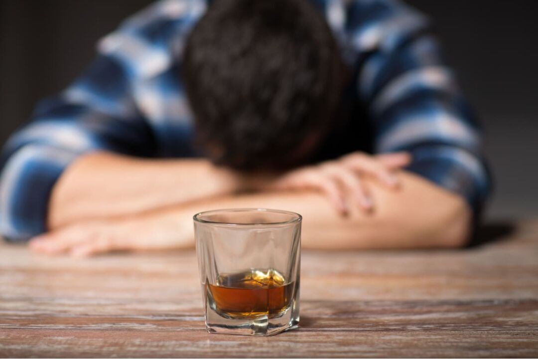 zaspanost je lahko posledica nenadne odpovedi alkoholu